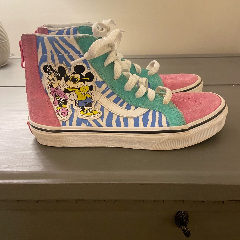 Vans SK8-HI Disney Mickey Mouse sneakers, kids size 2.5